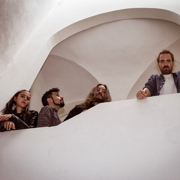 Rest And Fight è il nostro nuovo concept album ed è disponibile da oggi su tutte le piattaforme di streaming.